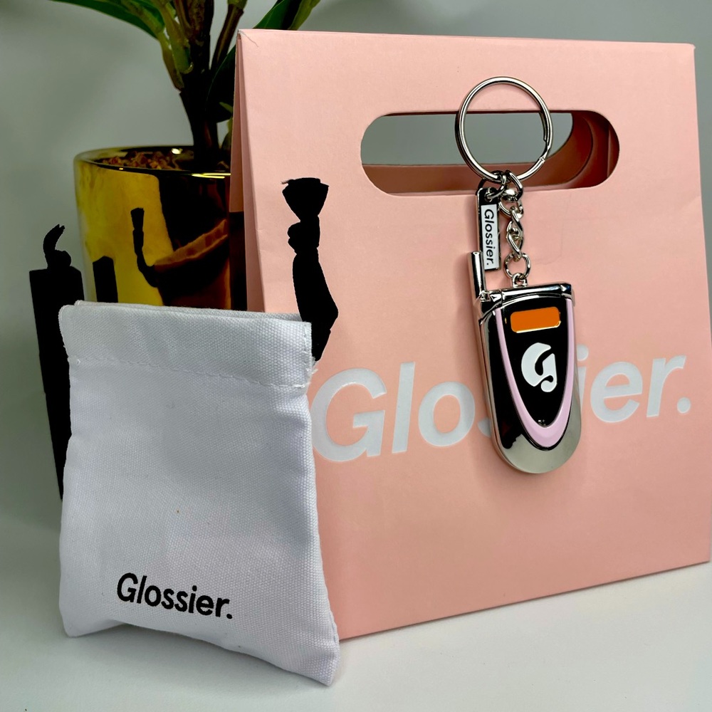 Last one💞Glossier LA phone keychain!